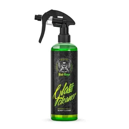 Čistač stakla BB Glass Cleaner u zelenoj plastičnoj boci s crnom etiketom i crnim raspršivačem na okidač.