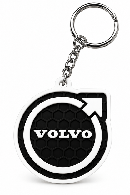 Privjesak za ključeve s crnim 3D Volvo logotipom, bijelim obrubom i metalnim lancem s okruglim prstenom.